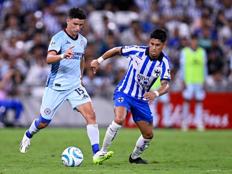 Cruz Azul sale del fondo de la tabla, tras derrotar 1-2 a Monterrey