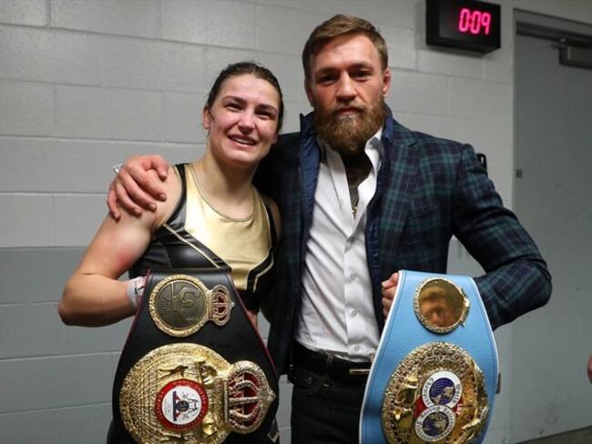 Connor MCGregor regaló whisky a sus fans
