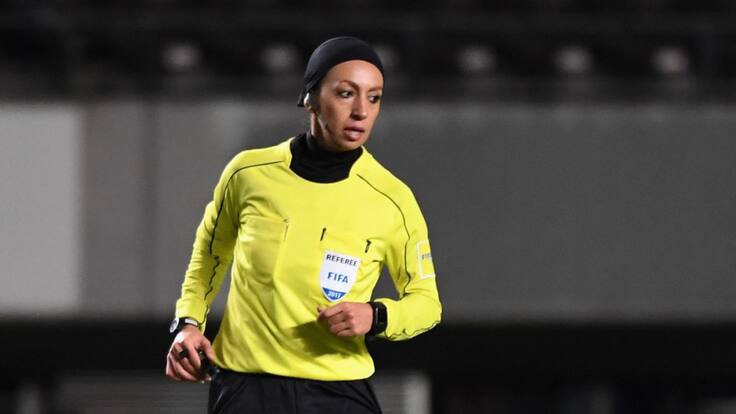 Mahsa Ghorbani es removida para pitar un partido masculino en Irán