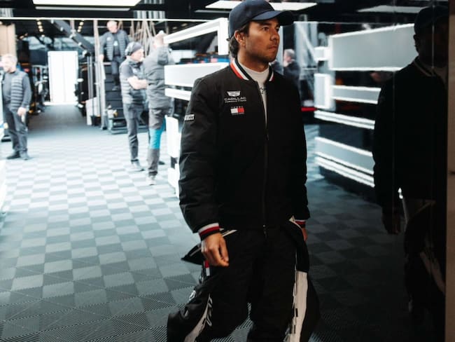 Checo Pérez celebra su cumpleaños 36 regresando a la Fórmula 1 con Cadillac y debuta en los tests de Barcelona