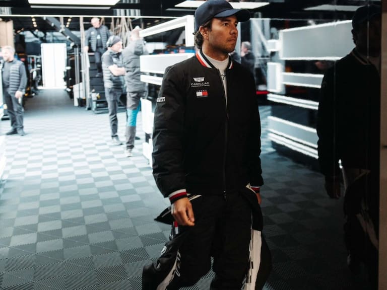 Checo Pérez celebra su cumpleaños 36 regresando a la Fórmula 1 con Cadillac y debuta en los tests de Barcelona