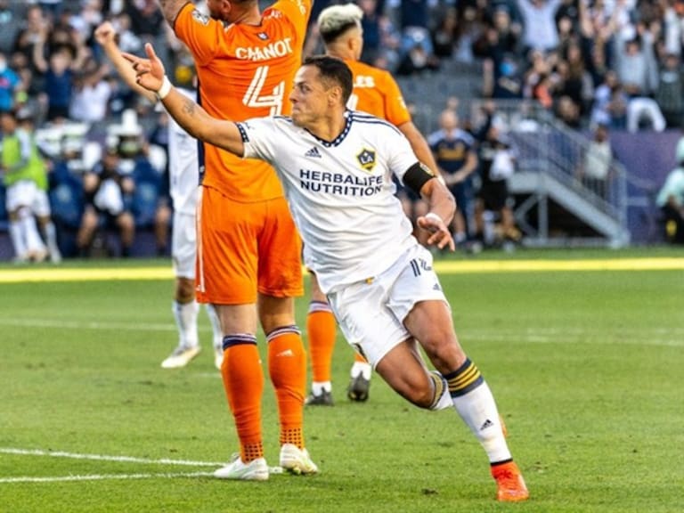 Chicharito le dio la victoria al Galaxy en los últimos minutos. Foto: Getty