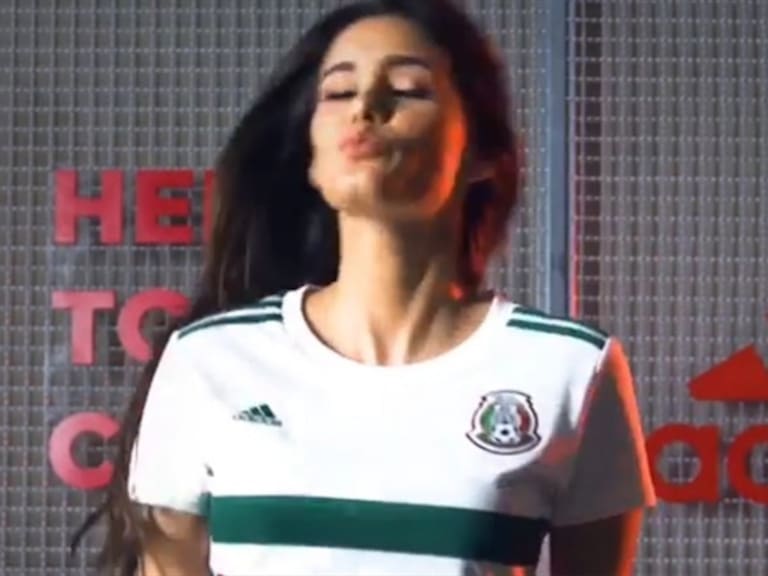 Barbara Islas con la camiseta de la Selección Mexicana. Foto: Instagram