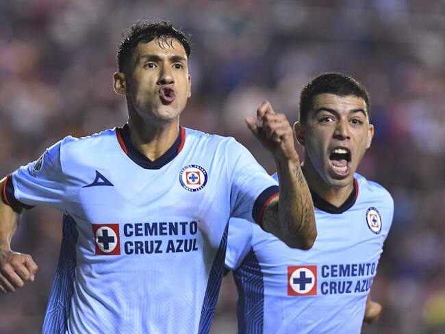 Cruz Azul rompe la racha de malos resultados y da la campanada venciendo al actual líder de la Liga MX