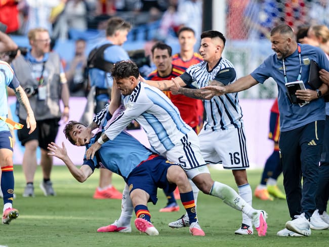 La FIFA sanciona a la AFA y a jugadores de Argentina tras pelea del Mundial 2026