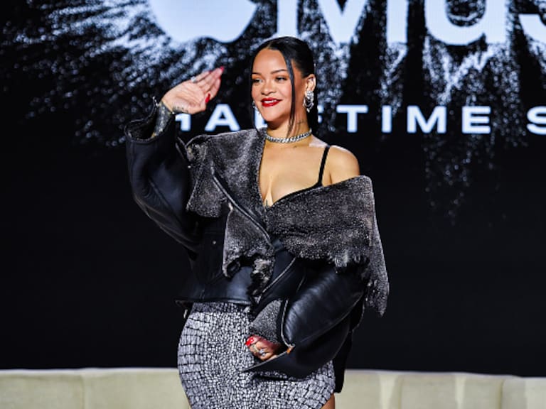 Rihanna se alista para su presentación en el SB LVII