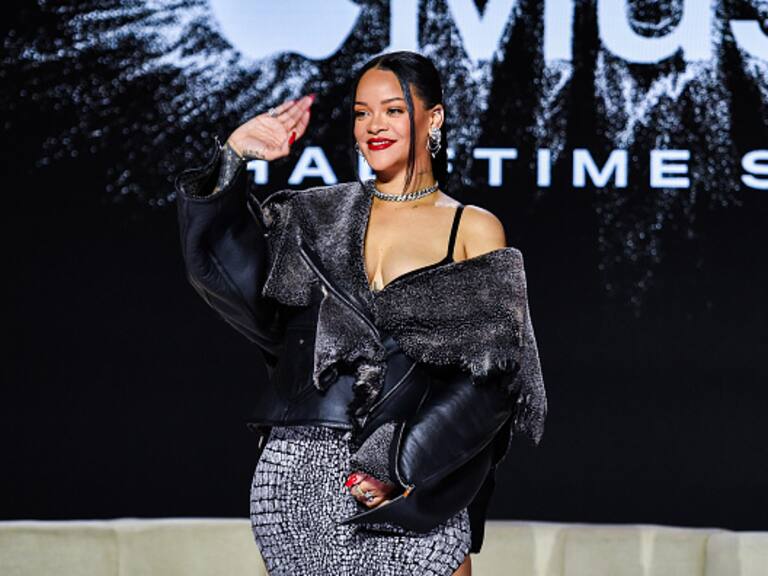 Rihanna se alista para su presentación en el SB LVII