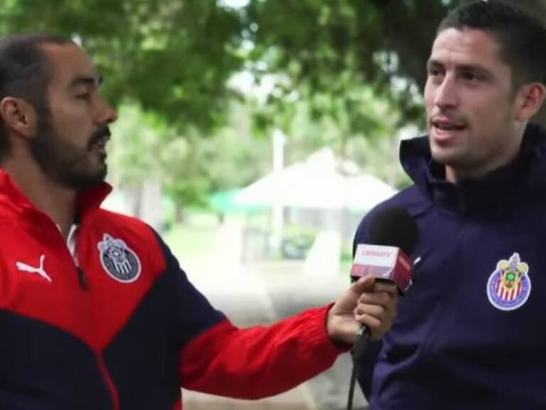 Santiago Ormeño  se alista para jugar con Chivas en esta Apertura 2022.