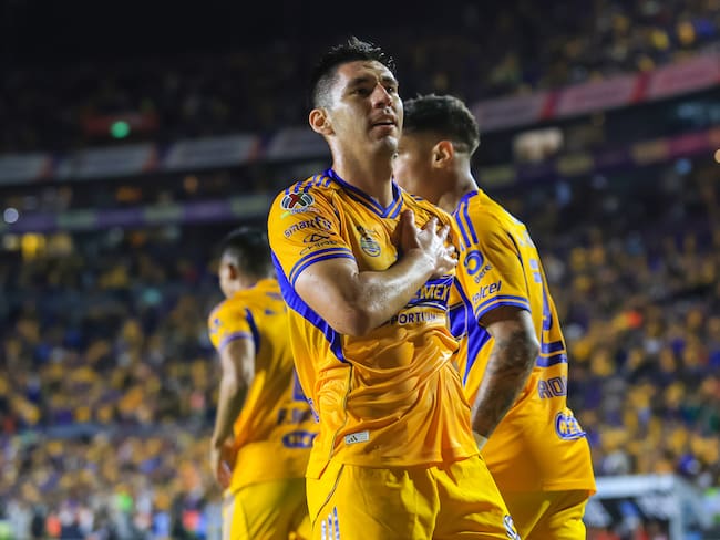 Tigres remonta a Chivas y pone pie y medio en Semifinales del Clausura 2026