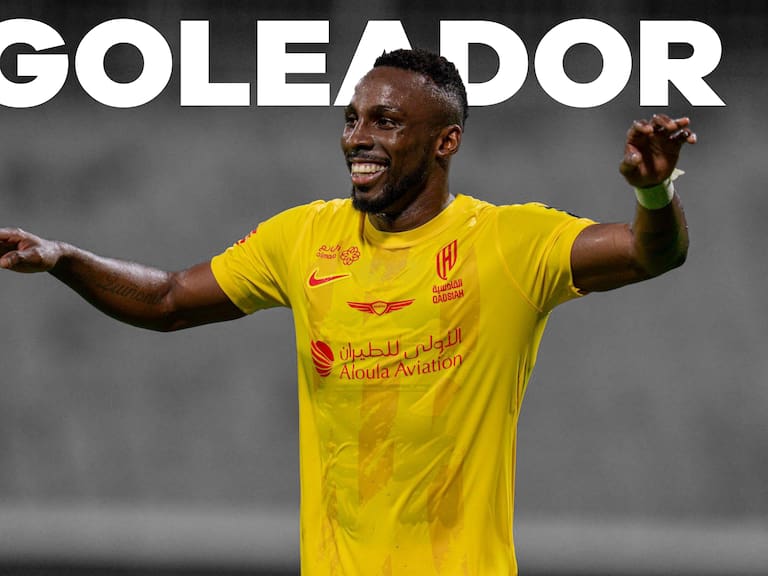 Julián Quiñones marcó dos golazos en Arabia