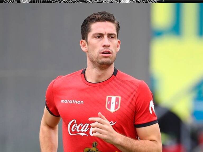 Santiago Ormeño enfundado en los colores de Perú
