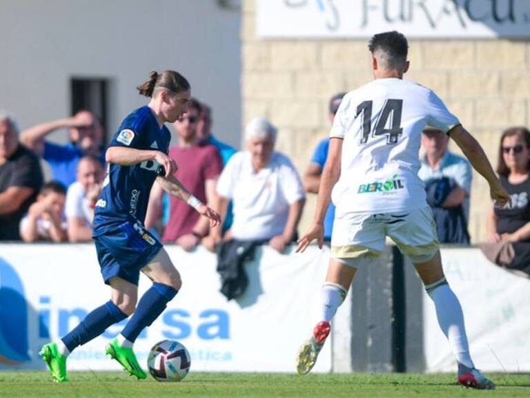 Marcelo Flores impresionó en su debut con el Oviedo