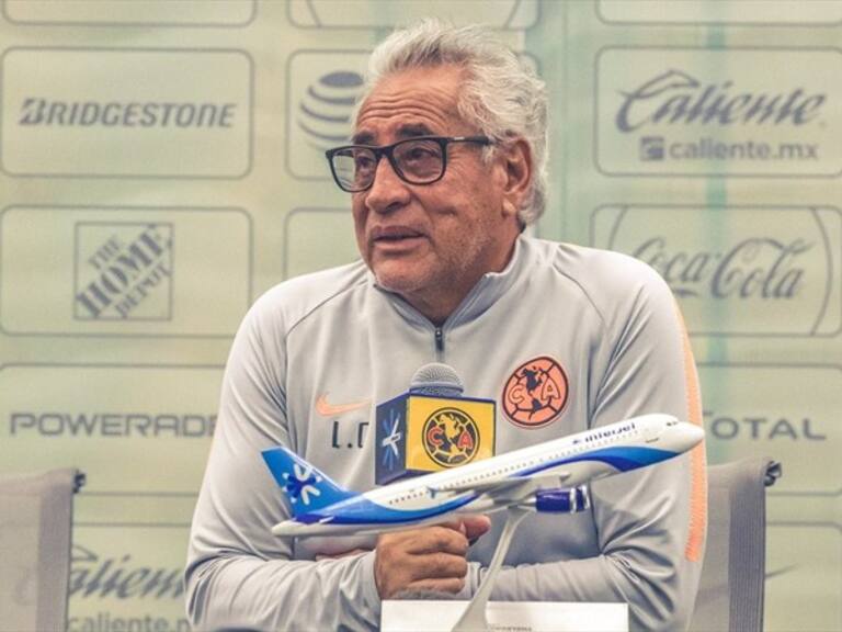 Leonardo Cuéllar en conferencia del América Femenil. Foto: Twitter @AméricaFemenil