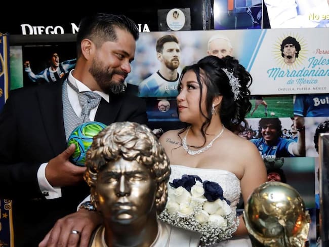 La Iglesia Maradoniana en México celebra su primer boda