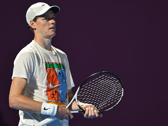 Sinner debuta con victoria ante Macháč en el Torneo de Doha y avanza a octavos de final