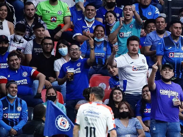 Otra vez hubo bronca entre la afición de Cruz Azul