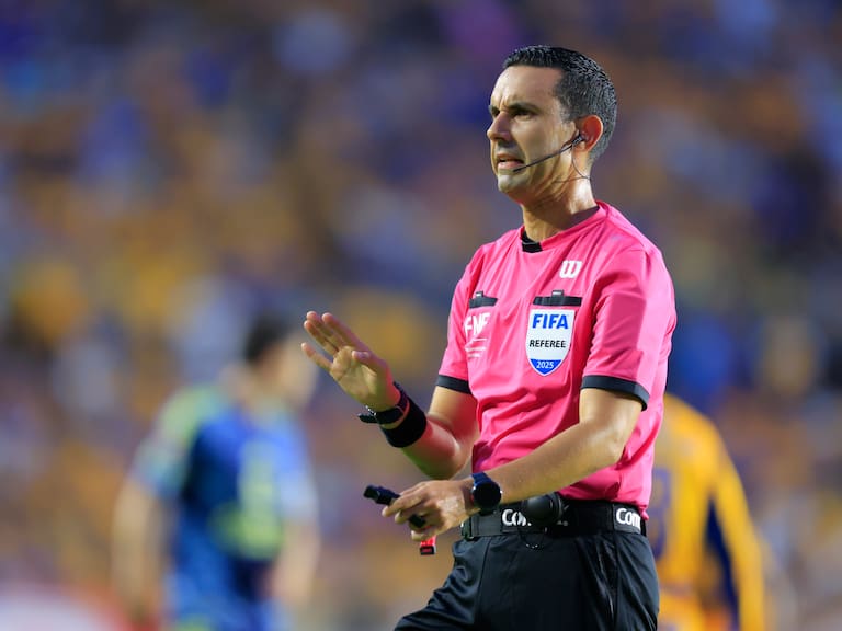 Árbitro mexicano César Ramos queda varado en Catar por escalada del conflicto en Medio Oriente