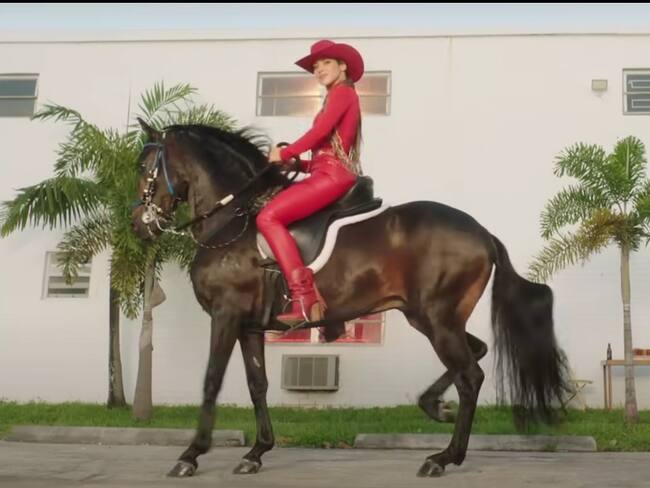 Shakira lanza dardo contra el padre de Piqué en su nueva canción “El Jefe”