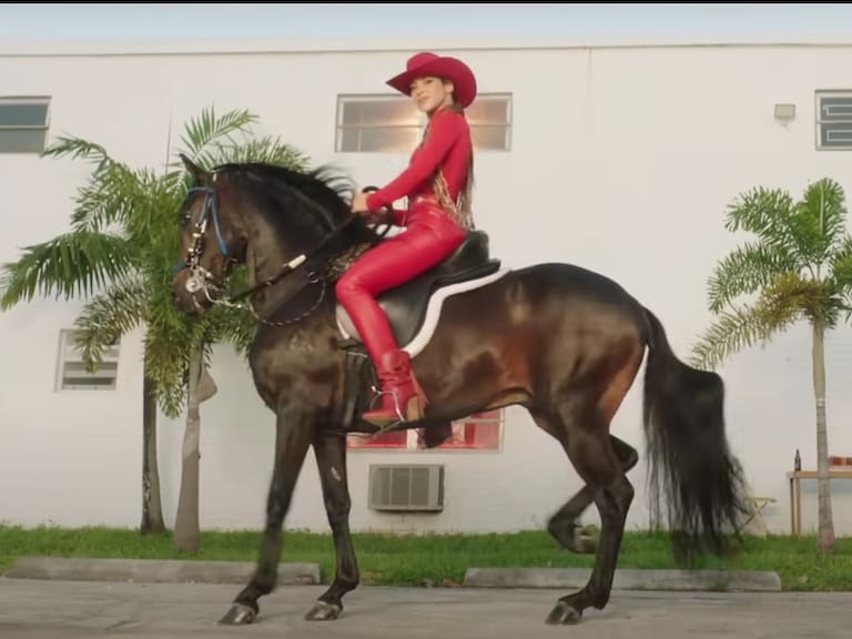 Shakira lanza dardo contra el padre de Piqué en su nueva canción “El Jefe”