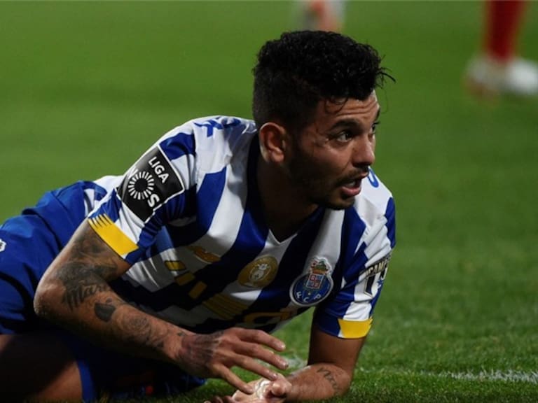 Jesús 'Tecatito' Corona sufre golpe Porto. Foto: Getty Images