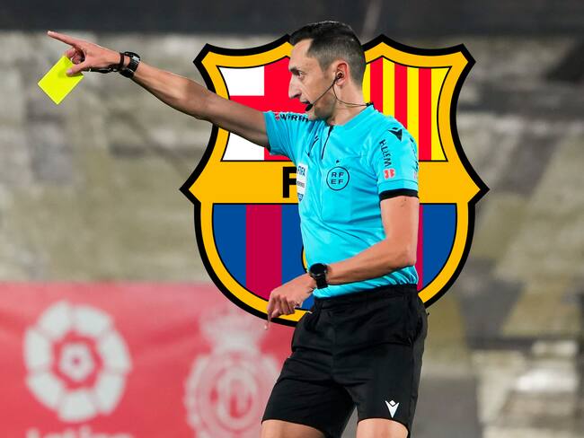 Se desata incidente entre uno de los árbitros del partido entre el Barcelona y el Atlético de Madrid