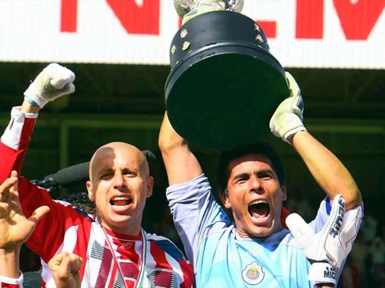 'Bofo' y Oswaldo Chivas campeón 2006. Foto: Mexsport