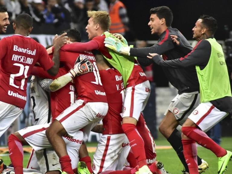 Los jugadores del Inter de Porto Alegre celebran un gol. Foto: Getty Images