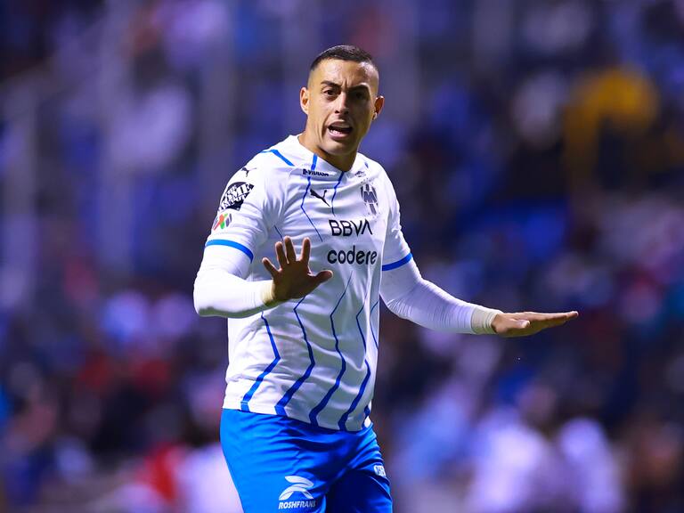 PUEBLA, MEXICO - FEBRUARY 18: Rogelio Funes Mori #7 of Monterrey reacts during the 6th round match between Puebla and Monterrey as part of the Torneo Grita Mexico C22 Liga MX at Cuauhtemoc Stadium on February 18, 2022 in Puebla, Mexico. (Photo by Hector Vivas/Getty Images)