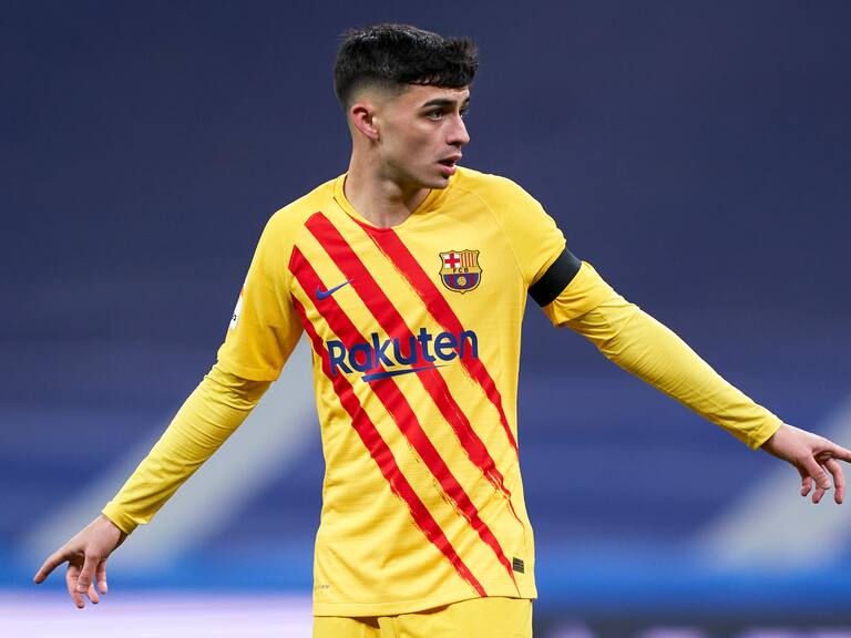 MADRID, SPAIN - MARCH 20: Pedro Gonzalez 'Pedri' of FC Barcelona reacts during the La Liga Santander match between Real Madrid CF and FC Barcelona at Estadio Santiago Bernabeu on March 20, 2022 in Madrid, Spain (Photo by Mateo Villalba/Quality Sport Images/Getty Images)