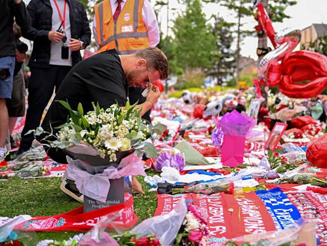Jordan Henderson rompe en llanto tras asistir al homenaje de Diogo Jota