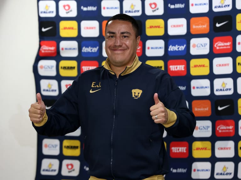 Efraín Juárez con Pumas