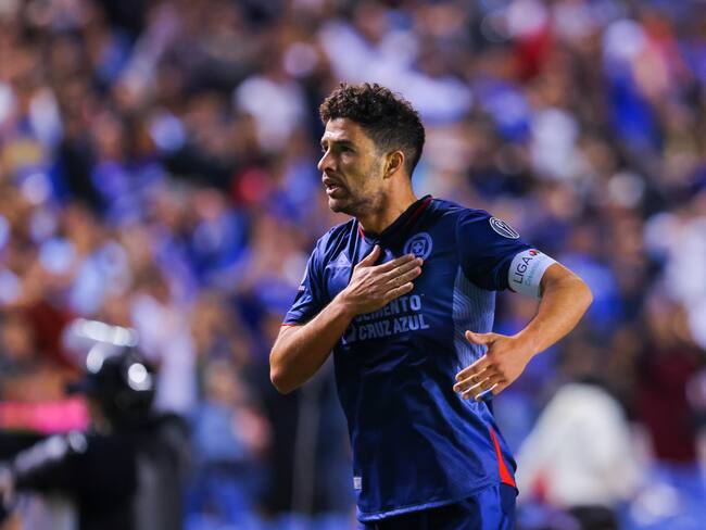 Nacho Rivero renueva contrato con Cruz Azul hasta 2026