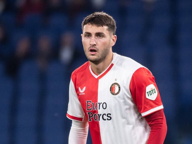 Chelsea y Tottenham interesados en fichar a Santiago Giménez