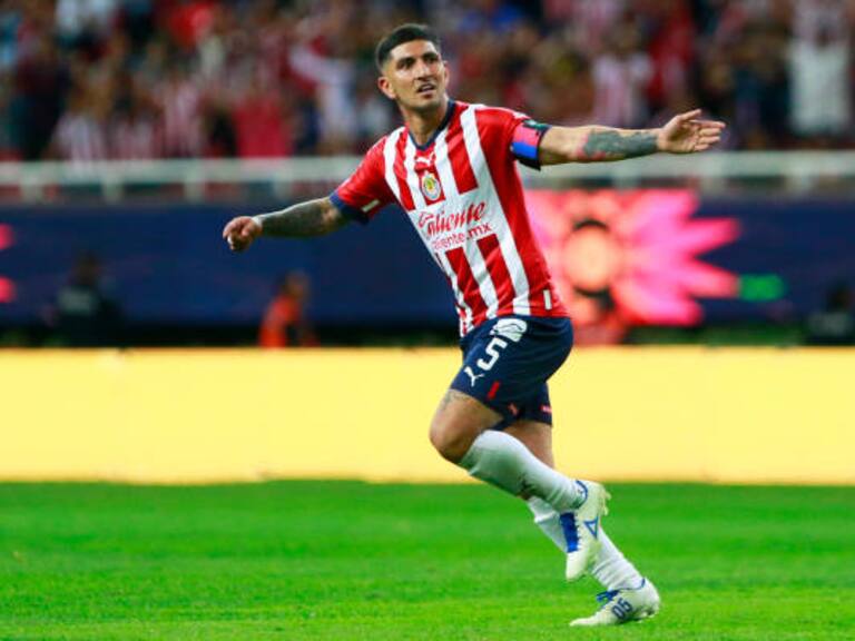 Víctor Guzmán molesto con los festejos de gol de Henry Martín