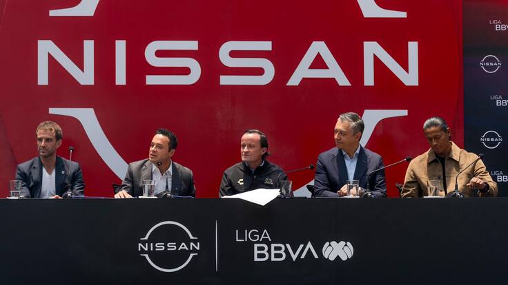 LIGA BBVA MX y NISSAN premian al Cruz Azul con un millón de dólares por ser el club que obtuvo más puntos en la temporada