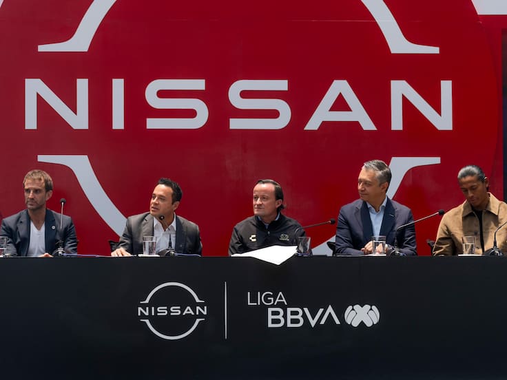 LIGA BBVA MX y NISSAN premian al Cruz Azul con un millón de dólares por ser el club que obtuvo más puntos en la temporada