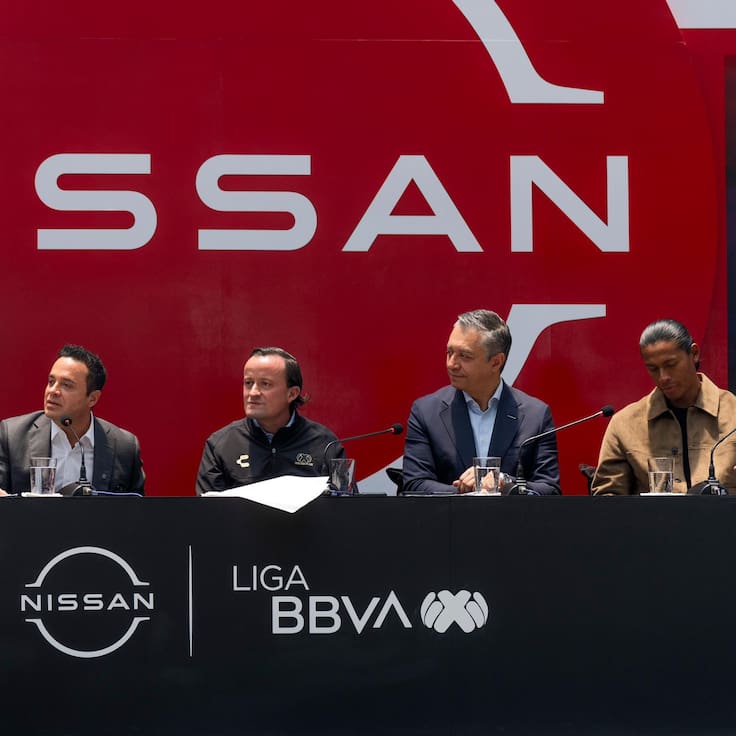 LIGA BBVA MX y NISSAN premian al Cruz Azul con un millón de dólares por ser el club que obtuvo más puntos en la temporada