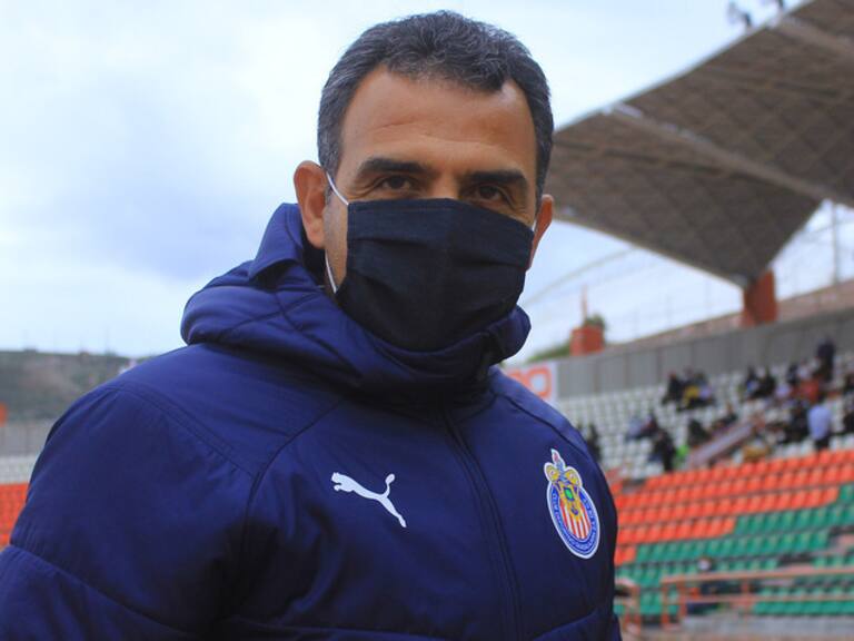 Ricardo Cadena se quedará al frente de Chivas