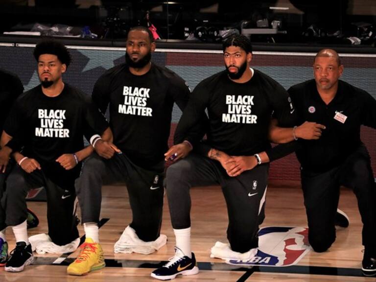 LeBron y jugadores de la NBA protestan. Foto: Getty Images