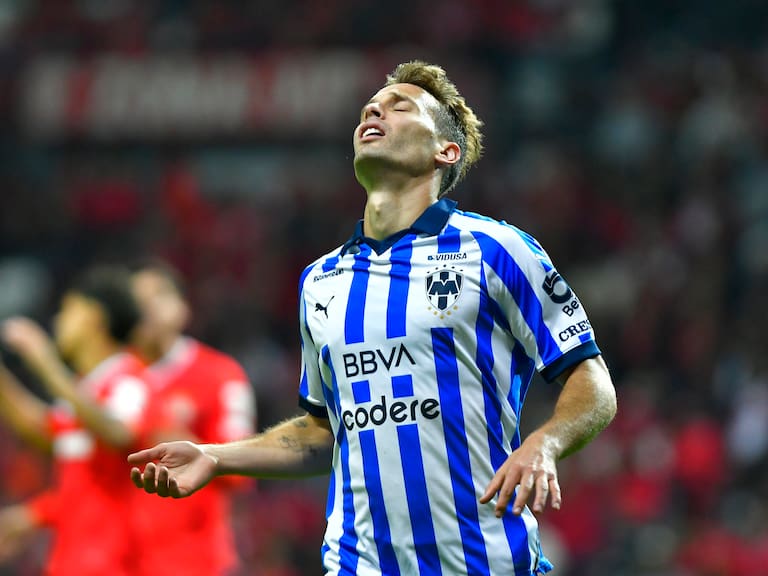 Sergio Canales es baja por lesión y estaría fuera de las canchas por tiempo indefinido