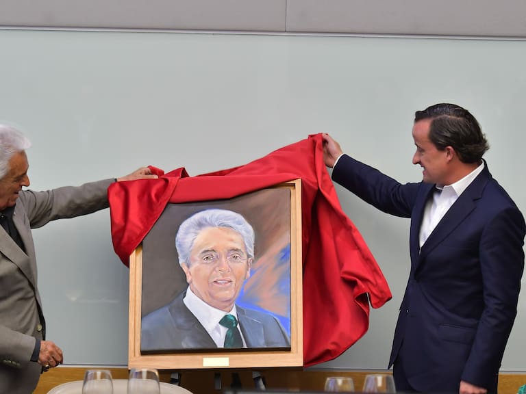 Justino Compeán recibe homenaje de la FMF por su legado en el fútbol mexicano