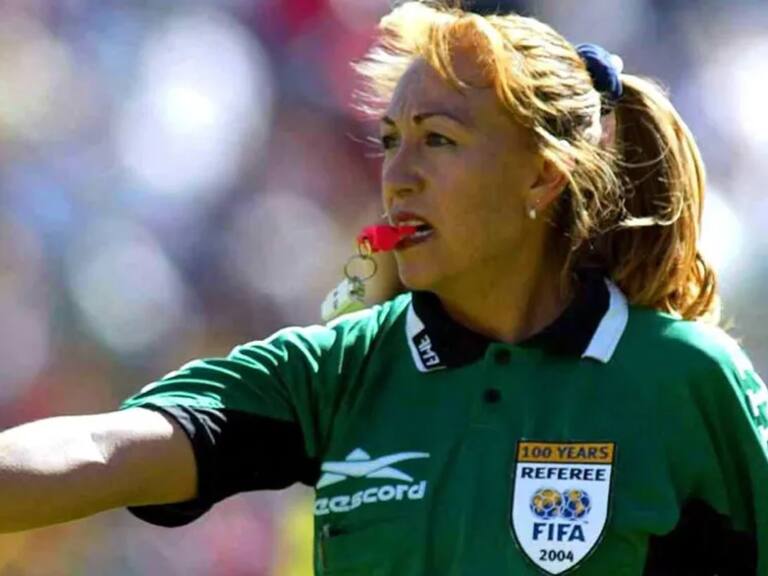 Vicky Tovar, primera mujer en pitar en un juego oficial varonil de la Liga MX