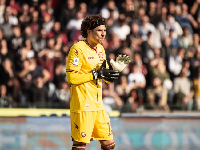 Guillermo Ochoa; héroe y villano en su debut con el Salernitana