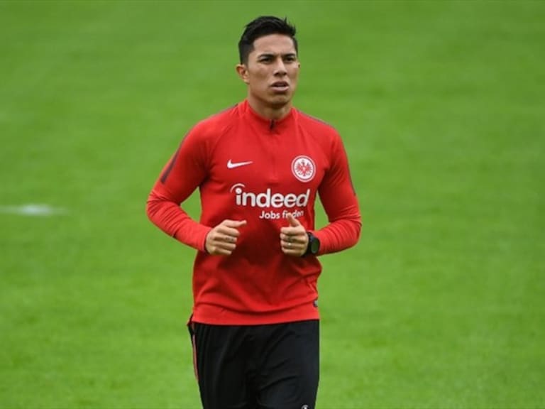 El mexicano se recupera de una operación en el hombro. Foto: Club Eintracht Frankfurt