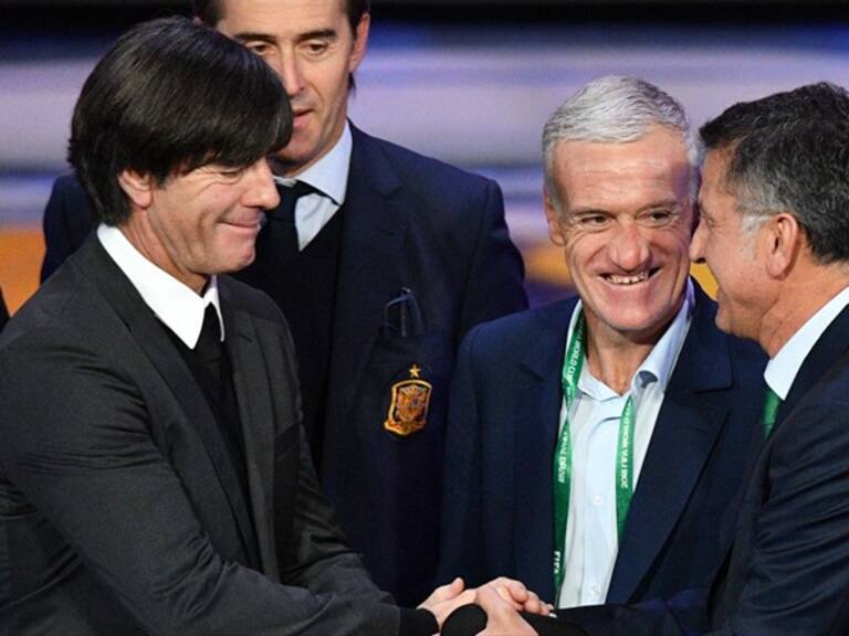 Joachim Löw y Juan Carlos Osorio se saludan al conocer que serán rivales en el Mundial. Foto: Getty Images