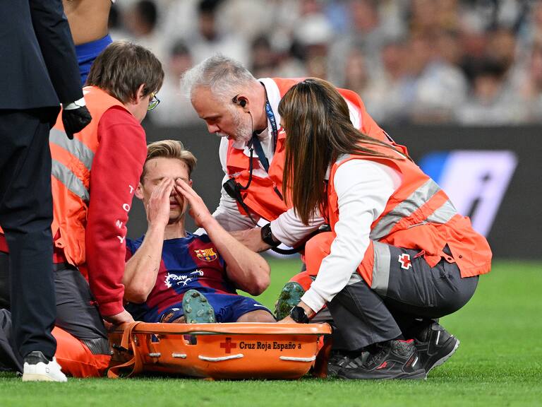 Frenkie de Jong se perdería el resto de la temporada, tras sufrir un esguince en el tobillo