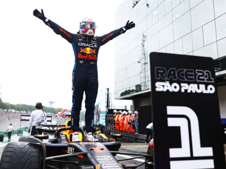 Max Verstappen gana el GP de Brasil, aleja a Norris del liderato de pilotos; Checo Pérez terminó en onceavo lugar