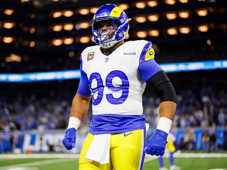Aaron Donald volverá a jugar en la NFL
