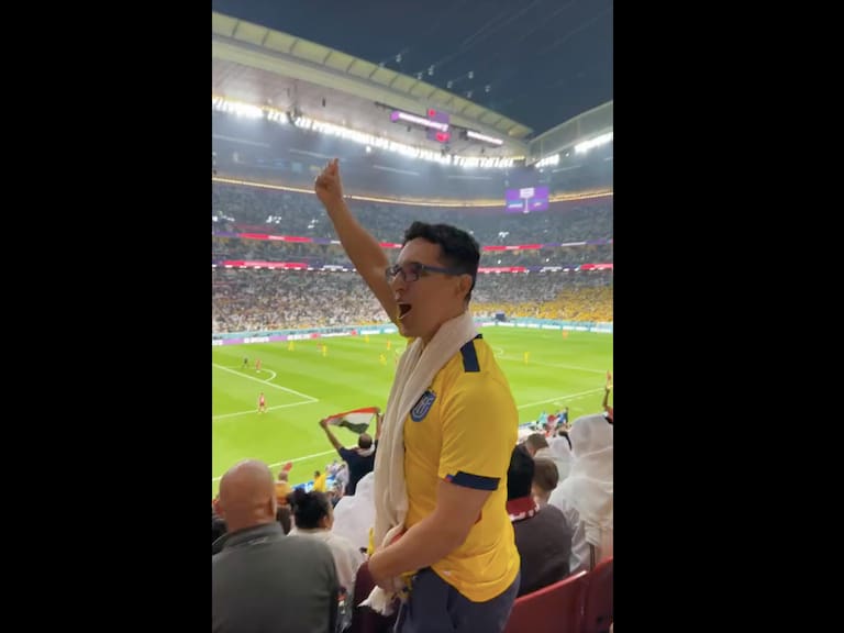 Aficionado de Ecuador hizo enojar a fans de Qatar.