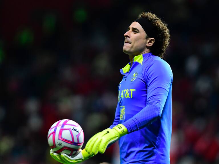GUILLERMO OCHOA, EN EL OJO DEL HURACÁN